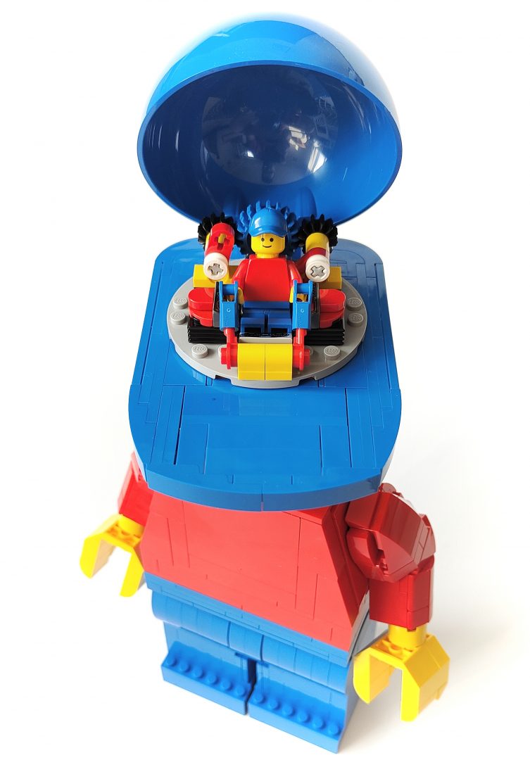 LEGO Scaled-Up LEGO Minifigure (40649) Review7