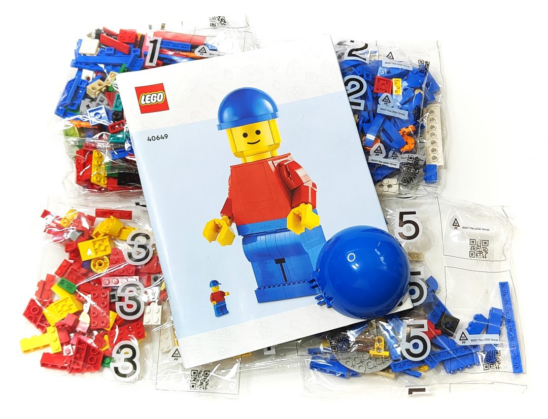 LEGO Scaled-Up LEGO Minifigure (40649) Review3