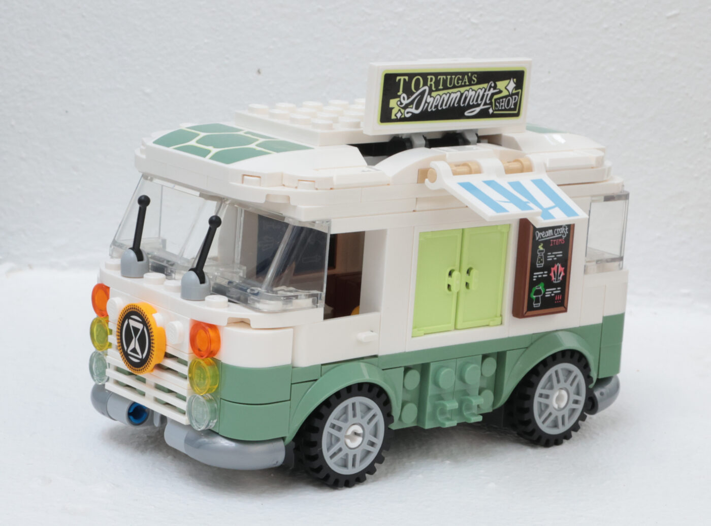 Review: LEGO 71456 Mrs. Castillo’s Turtle Van45