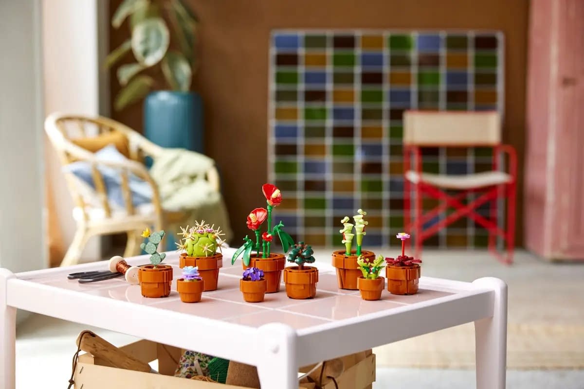 A New LEGO Botanical Collection Set Arrives with Tiny Plants Set 6